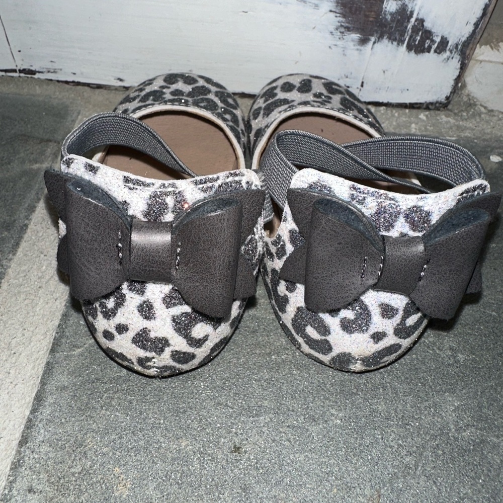 Monkey Feet Glitter Gray Leopard Print Stylish Leather Strap & Bow Slide’s - Picture 5 of 9